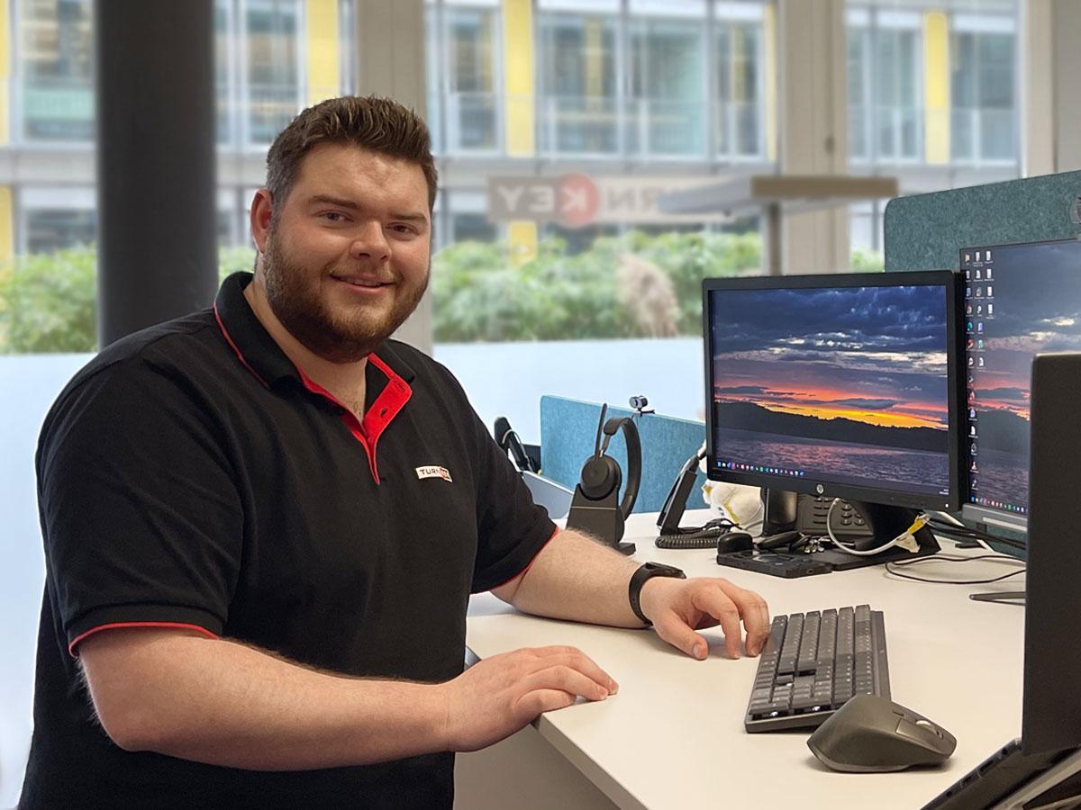 Mitarbeiterfoto Dominik Hüsser